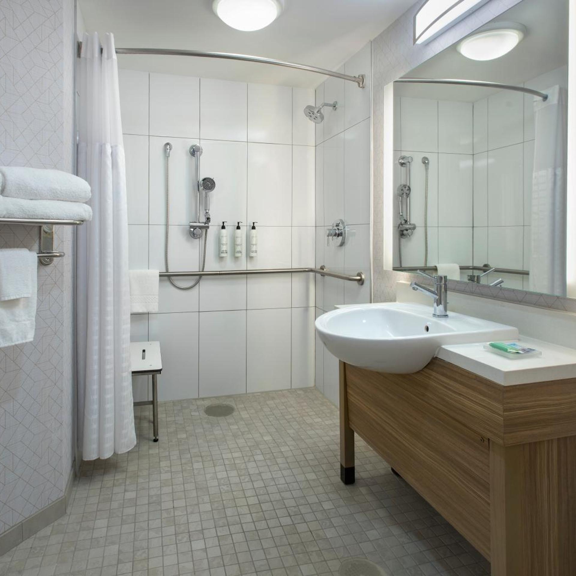 جناح بسريرين كوين مع سرير سحّاب إضافي مع أريكة لذوي الإعاقة، Springhill Suites Pittsburgh Mills 5/7