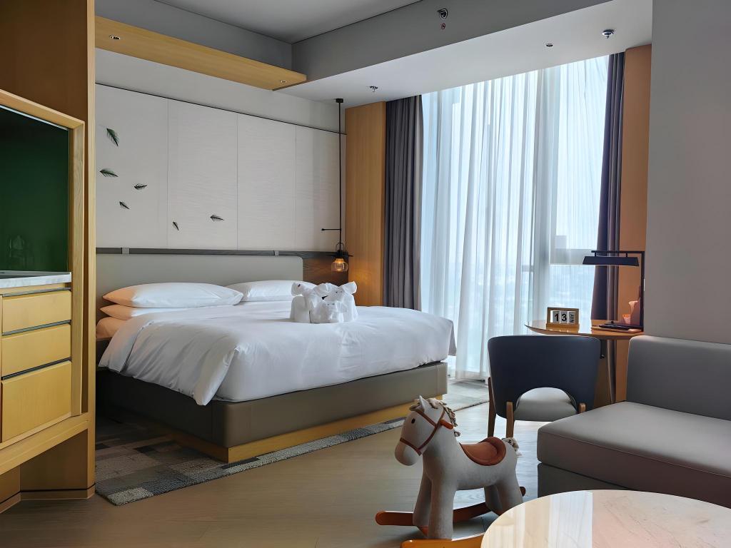 غرفة كبيرة بسرير كينج بإطلالة على المدينة، Liyang Marriott Hotel 2/3