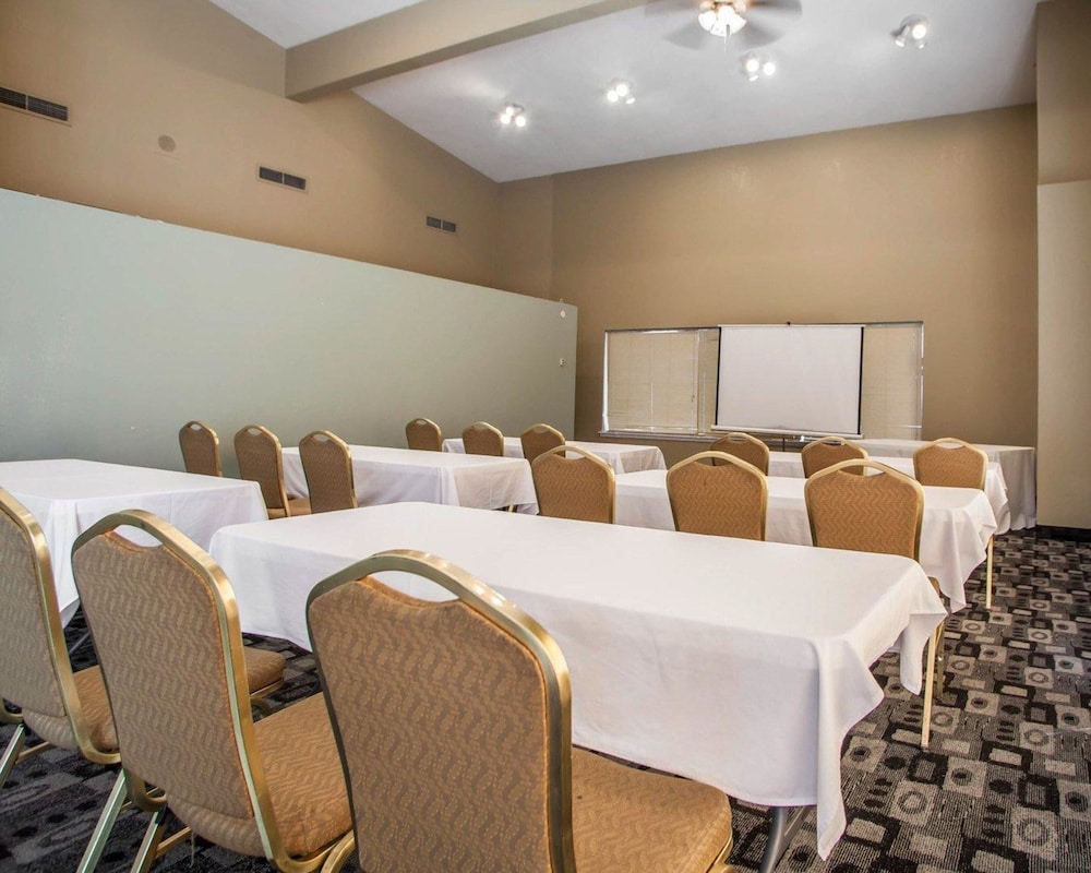 Rodeway Inn Suites 26/30