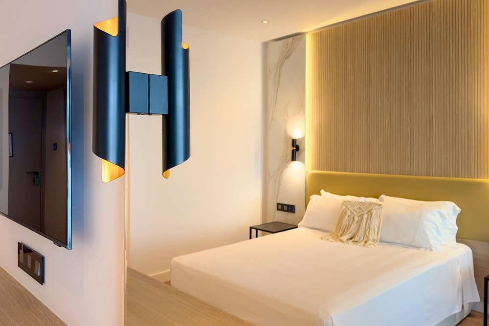 Superior, Twin Beds, Sea View, Cavo Maris Beach Hotel 4/8