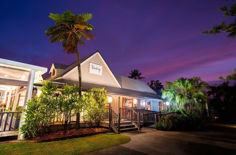 Governors Lodge Resort Hotel 3/69