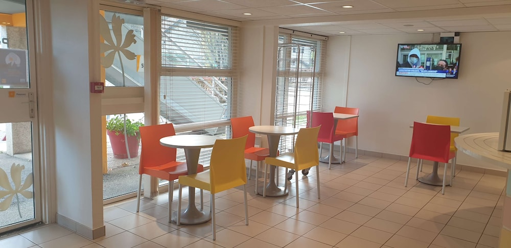 Premiere Classe Besancon - Ecole Valentin 32/50