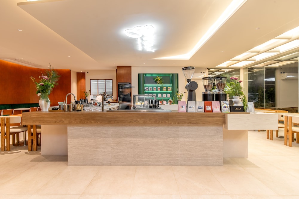 Saan Hotel Sathorn 7/50
