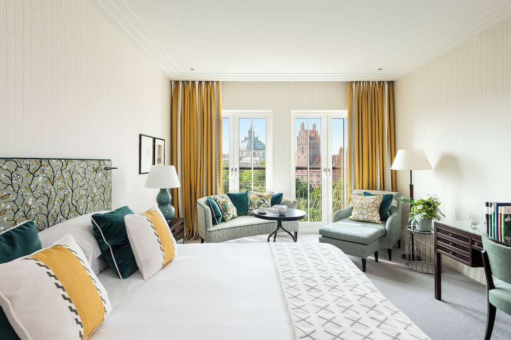 Deluxe, King Bed, Panoramic View, ROCCO FORTE THE CHARLES HOTEL 5/8