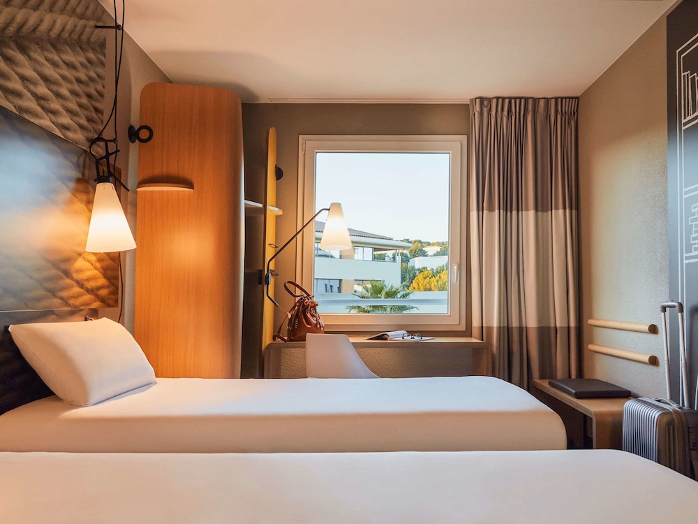 Ibis La Ciotat 15/74