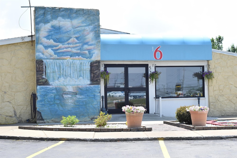 Motel6 Hamburg, NY 40/44
