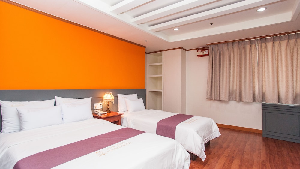 DELUXE, TWIN BEDS