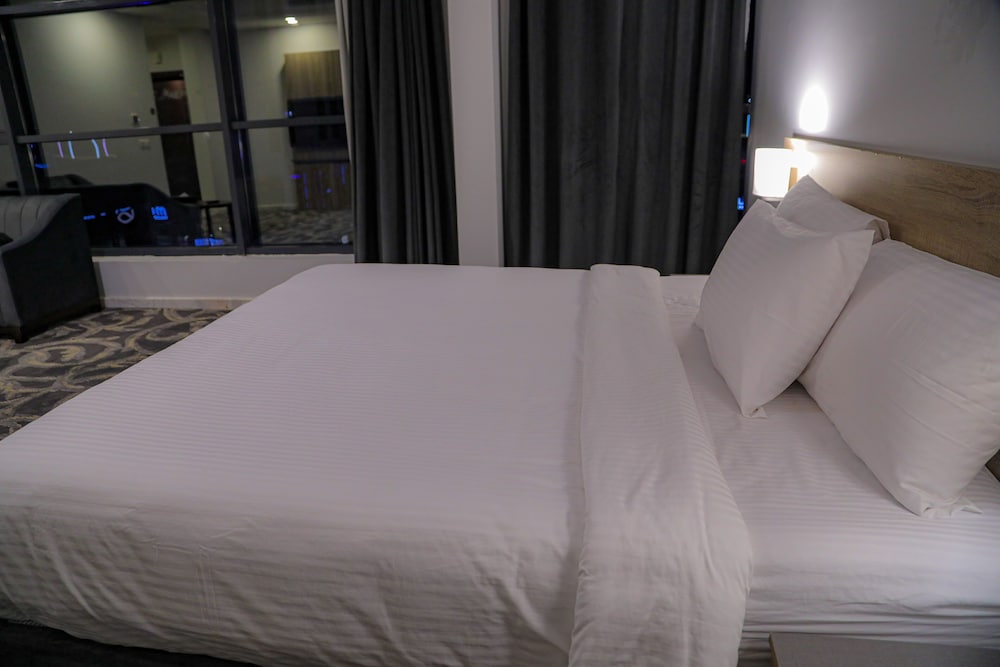 Laten Suites Al Salim Plaza 36/55