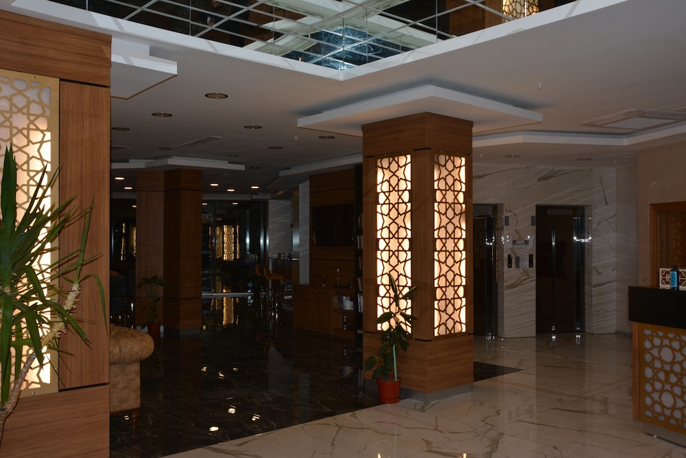 Winter City Hotel 10/35