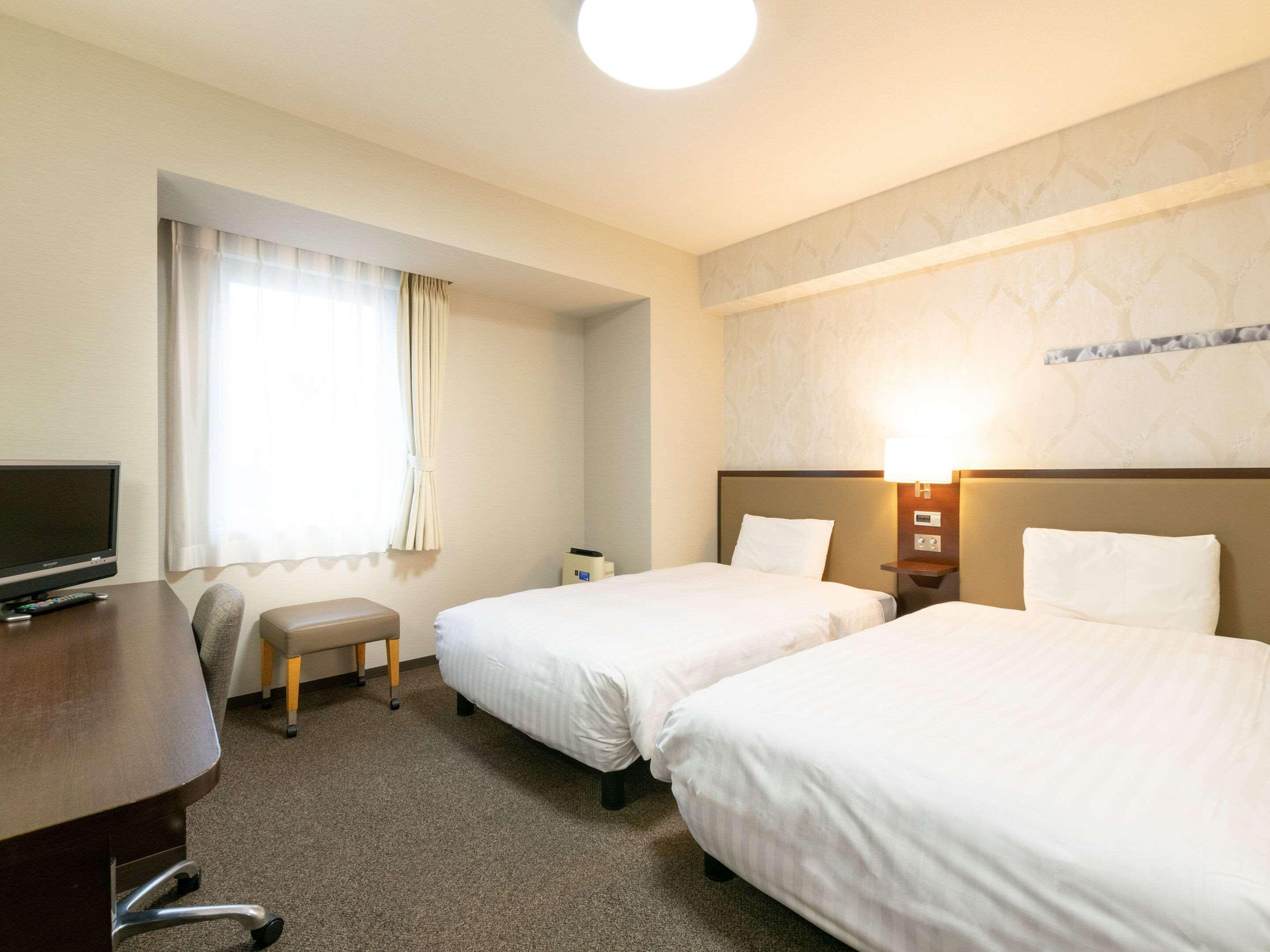 ROOM, TWIN BEDS