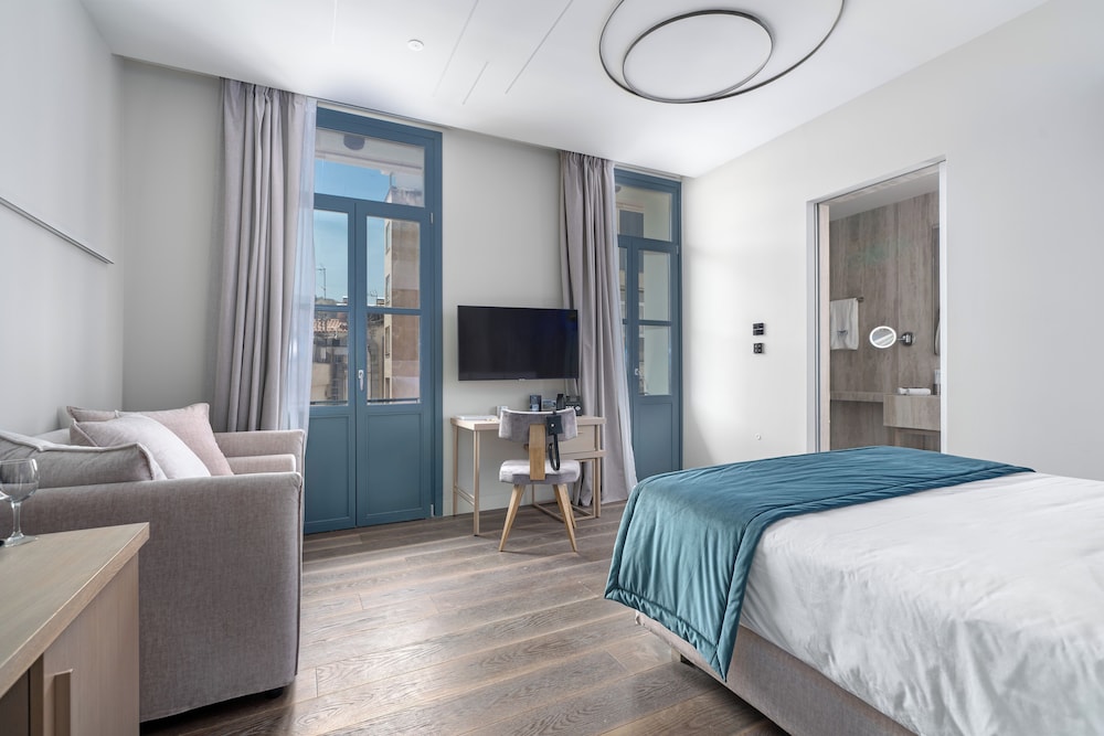 Hellenic Vibes Smart Hotel 12/50