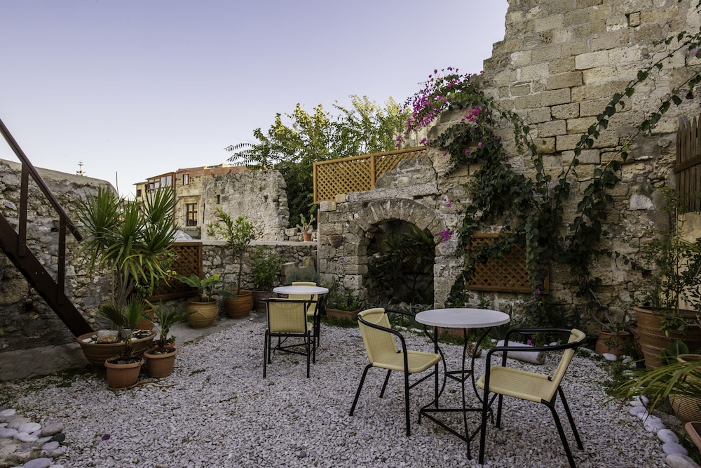 Camelot Traditional And Classic Hotel 43/56