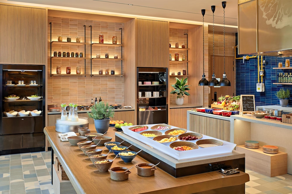 Hyatt Place Ha Long Bay, Bai Chay 38/50