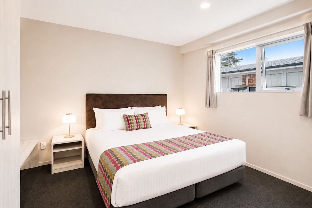 Ellerslie Palms Motel 32/68