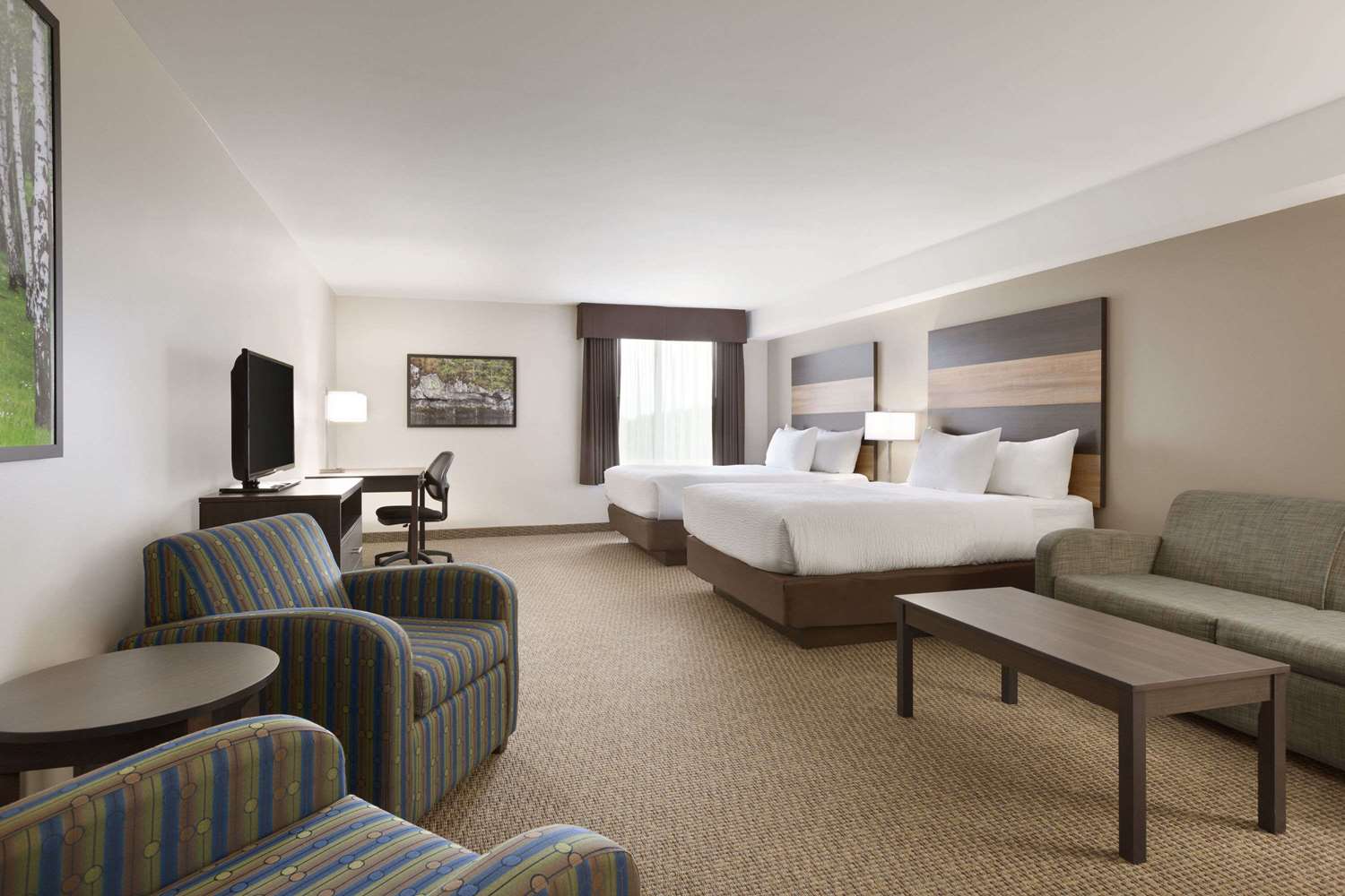 Days Inn & Suites By Wyndham Lindsay 10/43