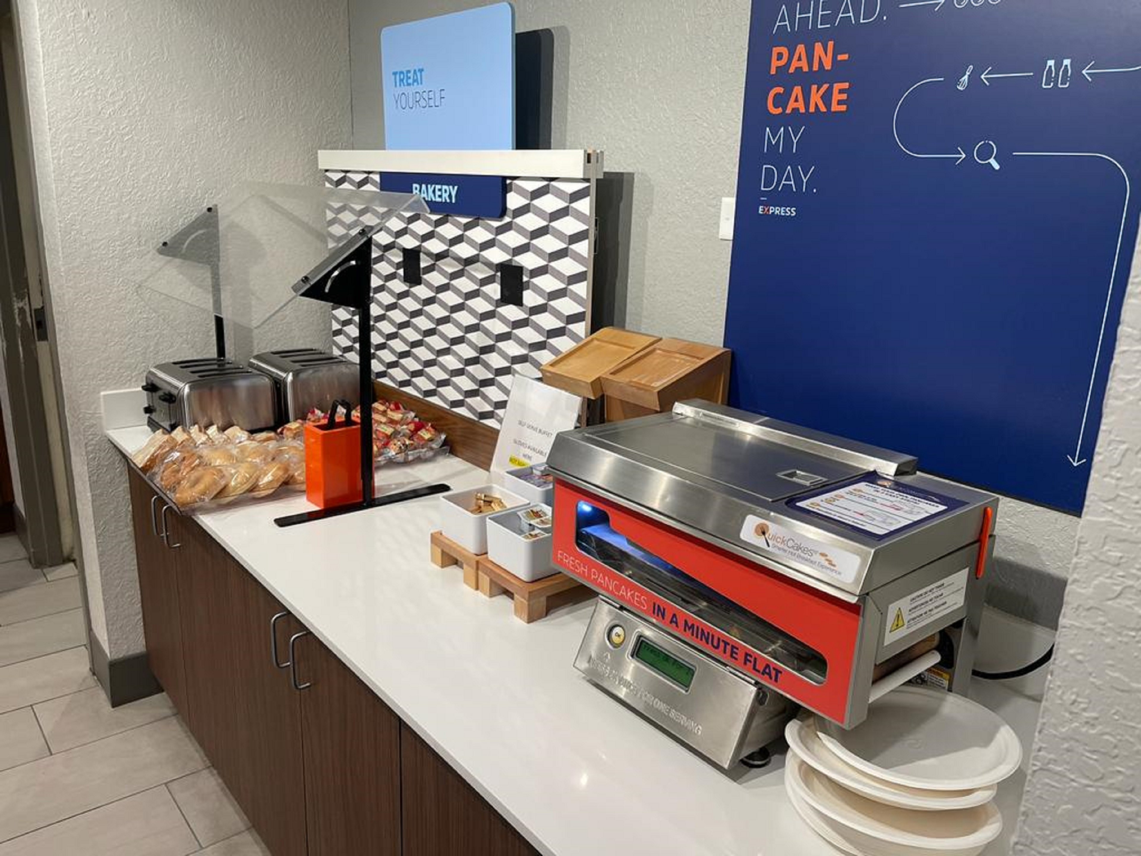 Holiday Inn Express Hotel Suites Ft Lauderdale N Exec Airport 16/76