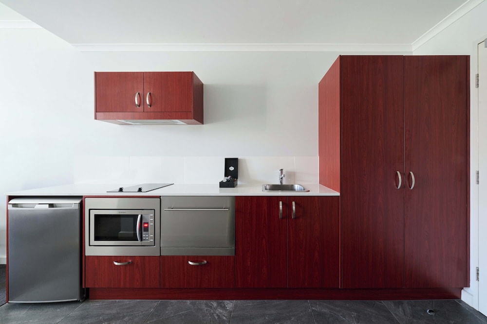 ABODE NARRABUNDAH 10/71