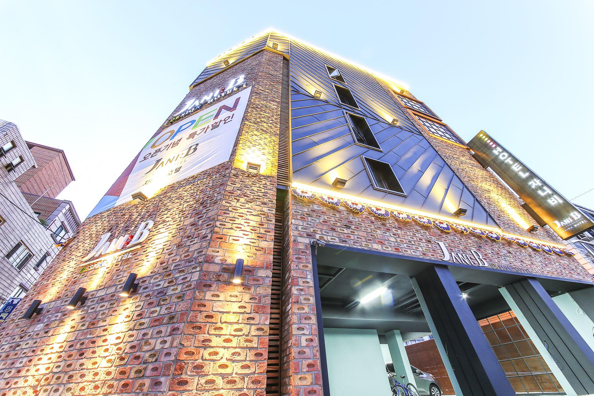 Jani B Hotel 2/56