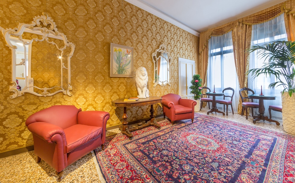 Friendly Venice Suites 24/48