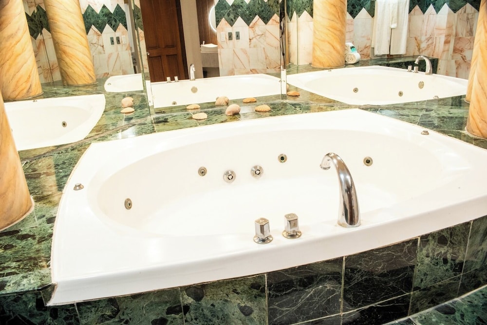 Hotel San Carlos Plaza, Beach & Convention Center 55/58