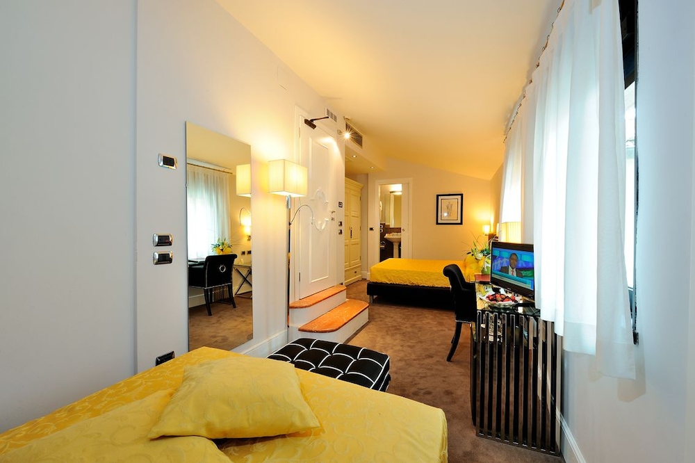 Roma Hotel 56/89