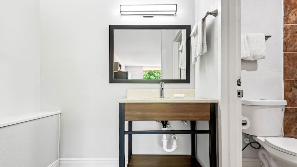 Studio6 Hammond, LA – I12 – I55 49/49