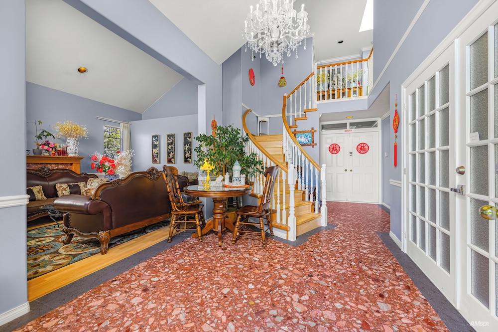 Charming Family Hotel 34/45