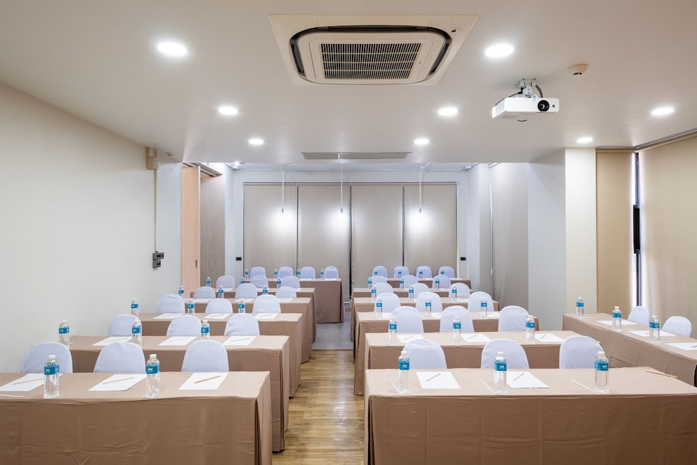 S.22 Hotel Suratthani 59/64