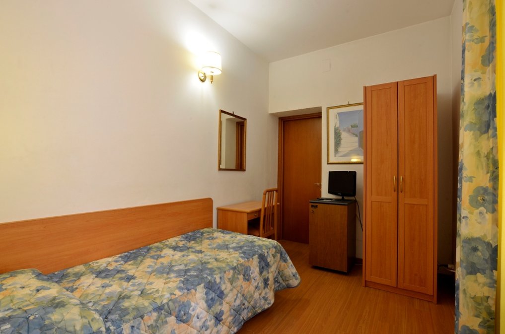 Tirreno Hotel 28/70