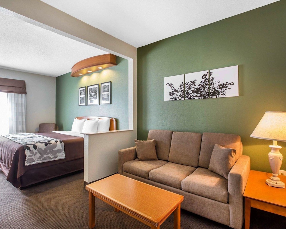 Clarion Pointe Albemarle 47/59
