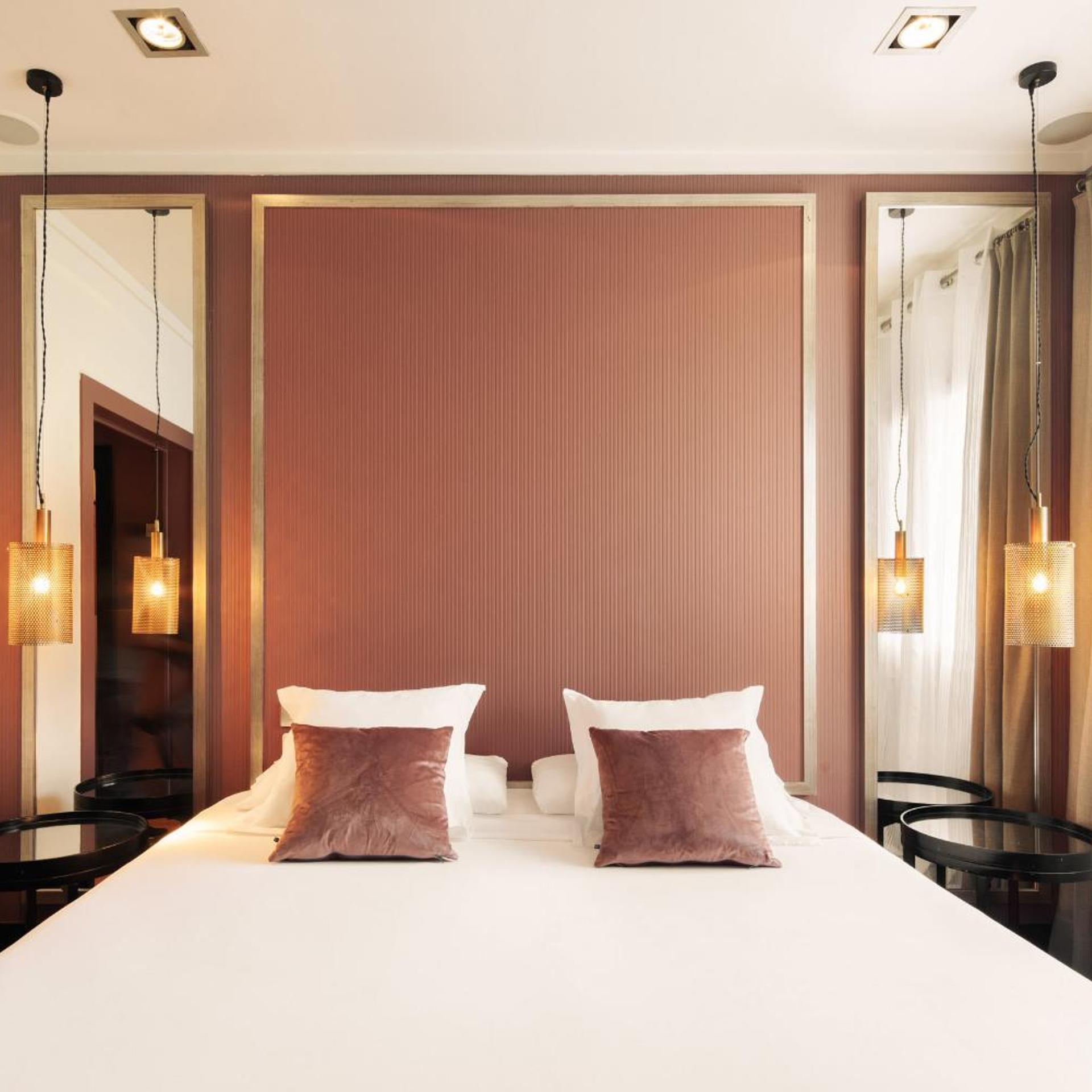 DELUXE, DOUBLE BED