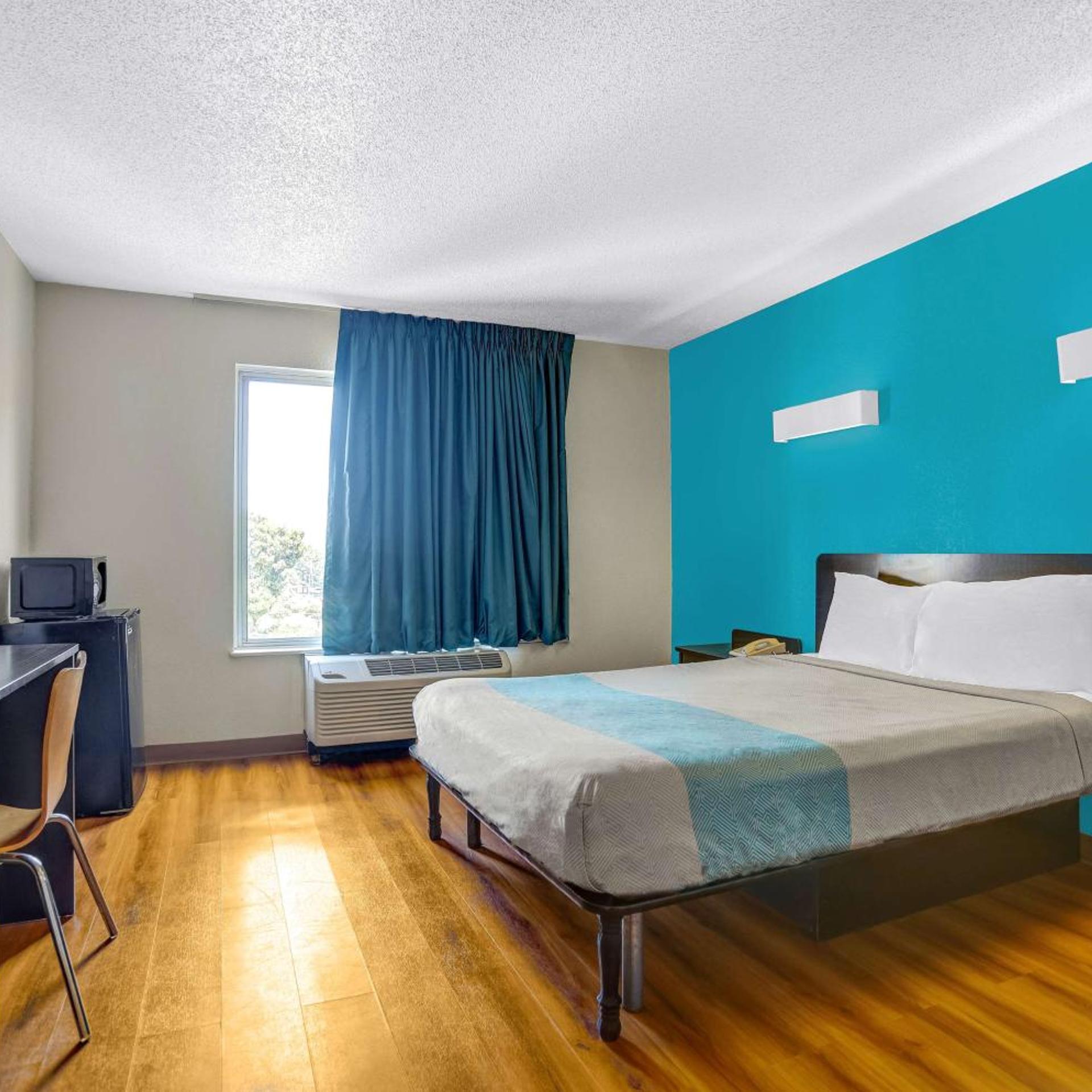 غرفة بسرير كوين لذوي الإعاقة، Motel6 Raleigh, NC - North 3/10