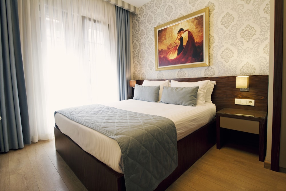 Alba Hotel 3/26