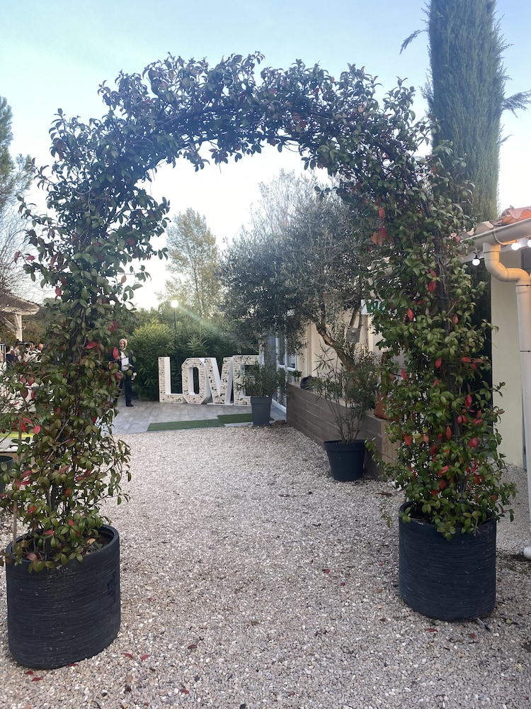Auberge Des Pins 35/42