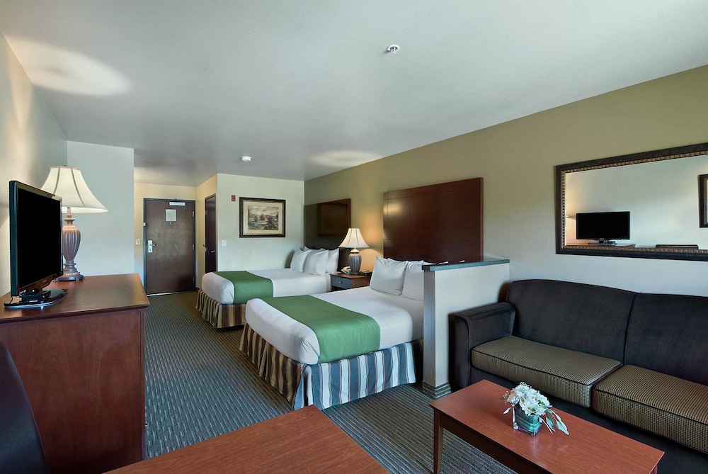 Oxford Suites Yakima 11/45