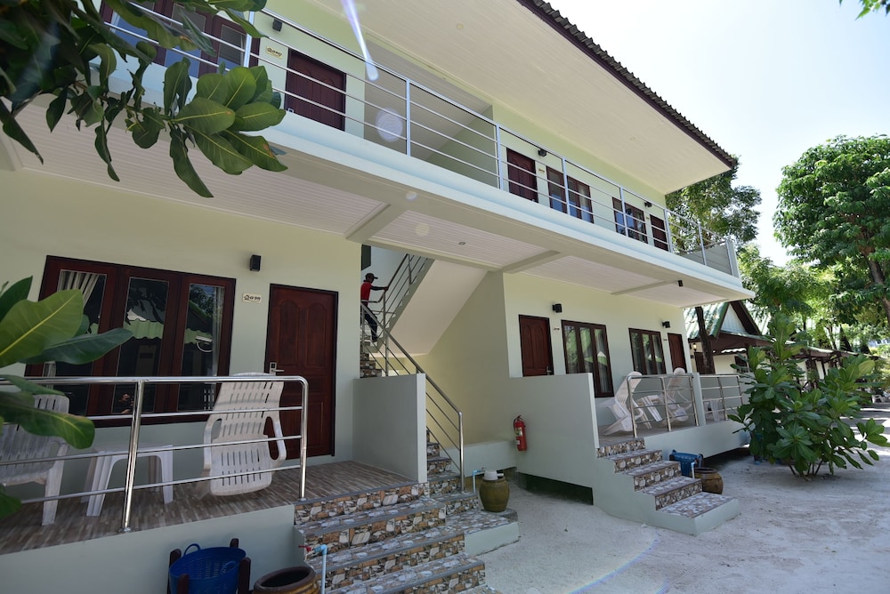 Varin Beach Resort 6/75