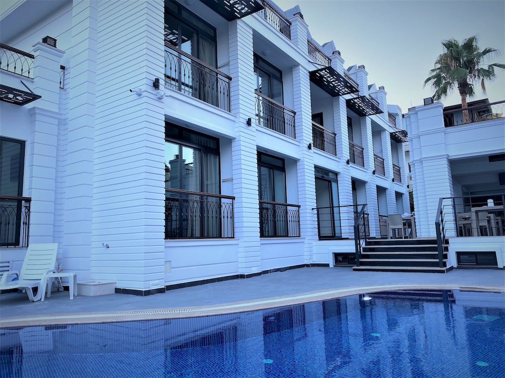 MIYAS LUXURY HOTEL 7/23