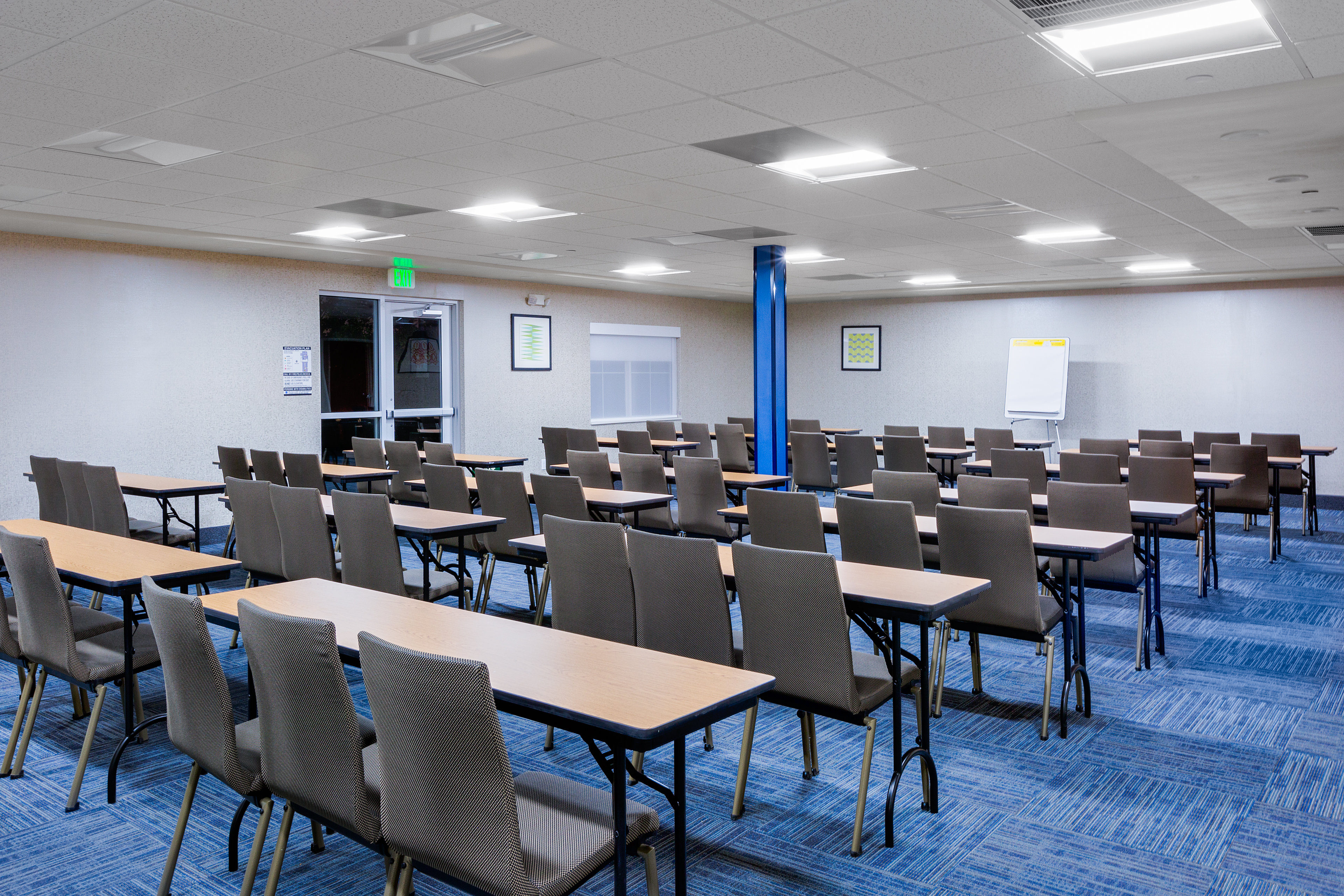 Holiday Inn Express Suites Oroville Lake 53/60