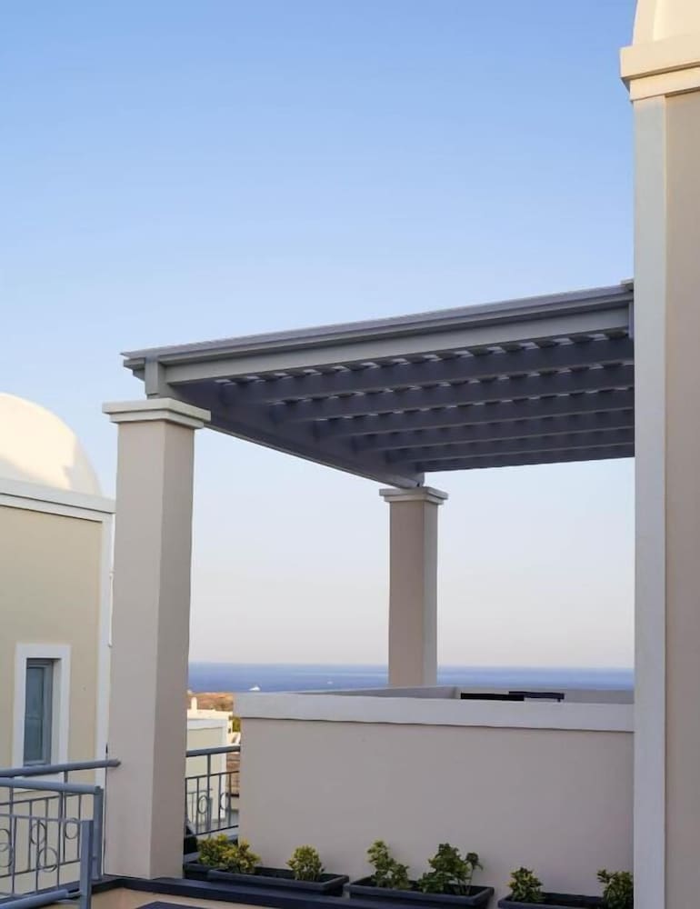 The Noverian Bios Caldera, Sunset Suites 7/58