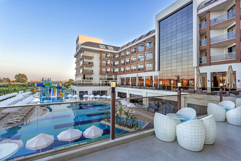 Glamour Resort Spa 8/70