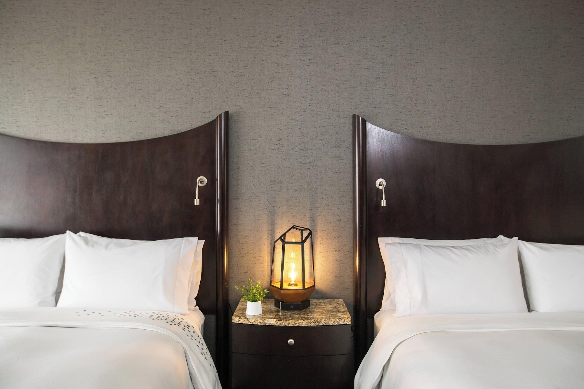 Club, Multiple Beds، Renaissance Raleigh North Hills Hotel 2/3