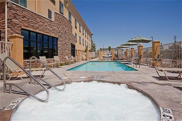 Holiday Inn Express Hotel Clovis Fresno 72/76