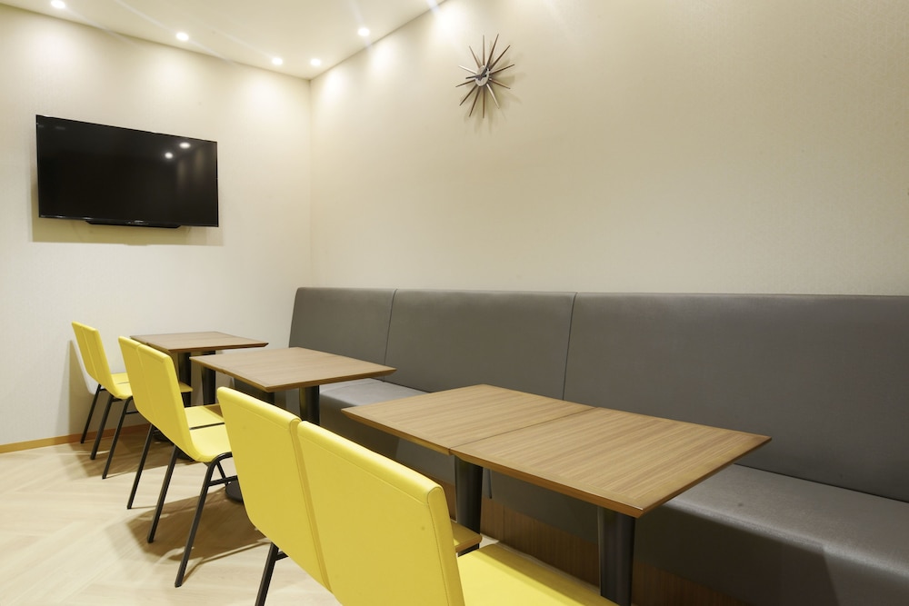 Red Roof Inn And Suites Osaka Namba Nippombashi 31/34