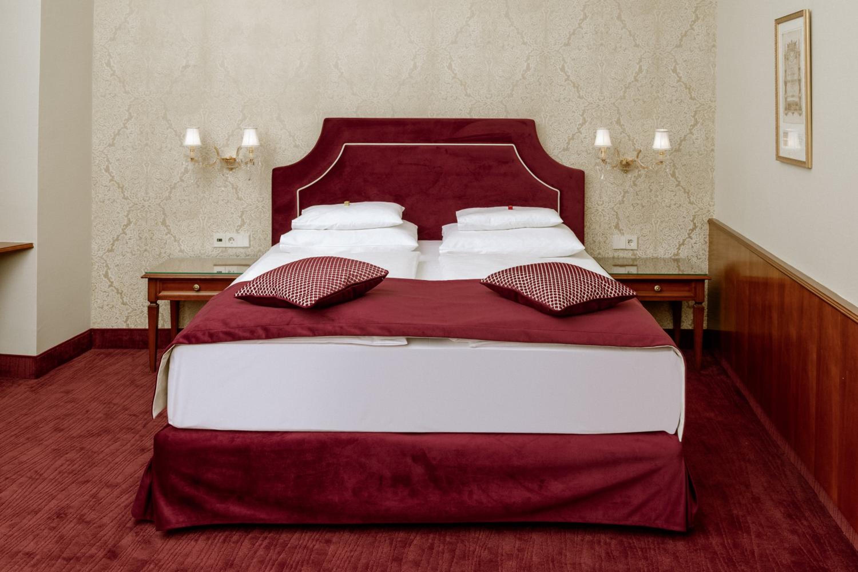 Room, Double Bed, Stefanie 9/10