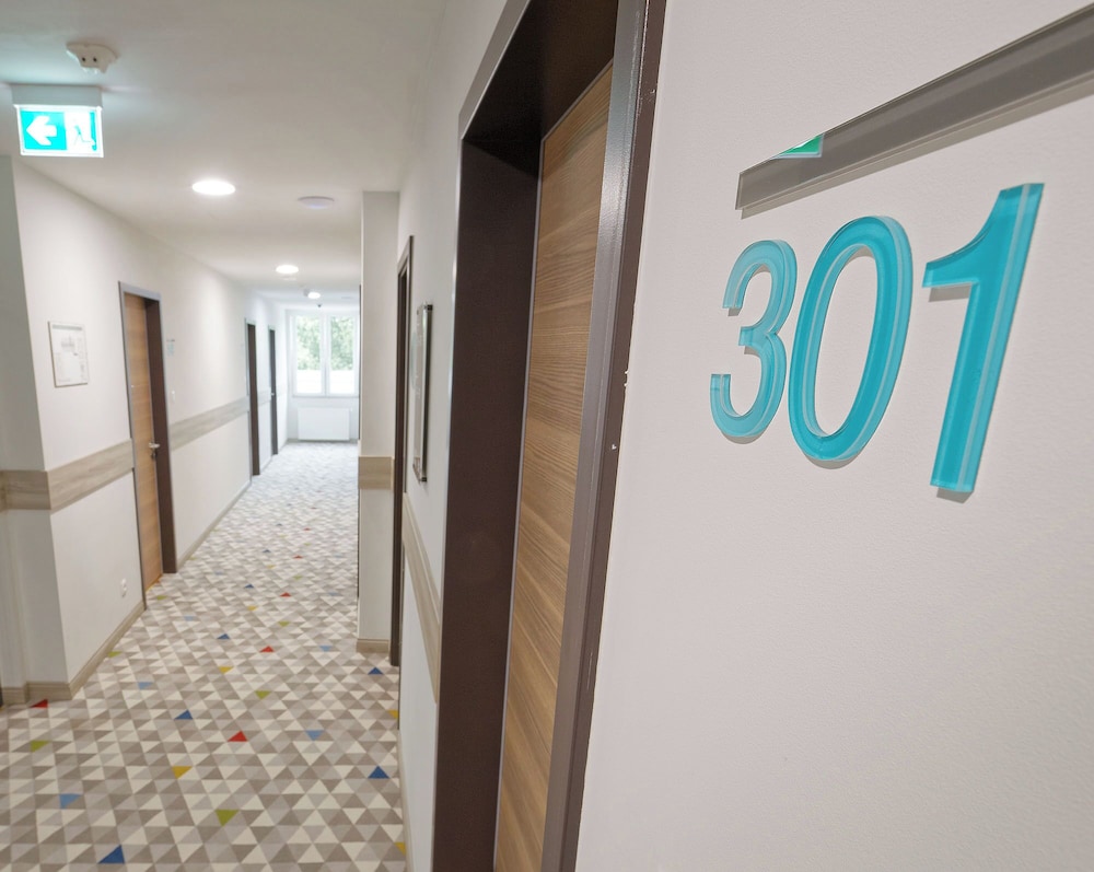 Friends Hotel Dusseldorf-Airport Ratingen 12/16