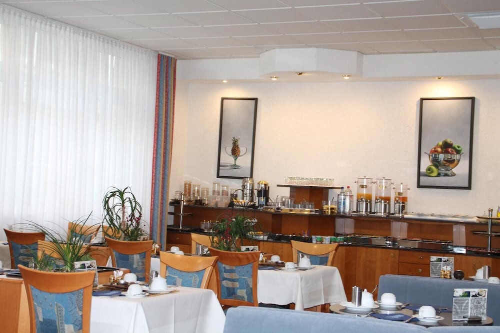 HOTEL RIESENJunior by Trip Inn 25/33