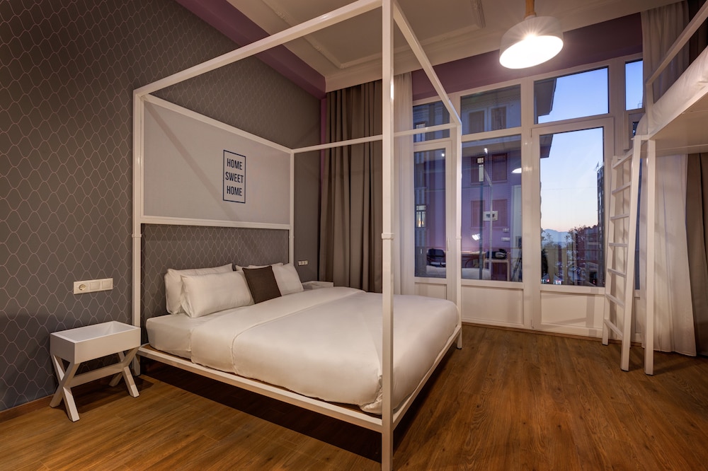 Colors Urban Hotel 27/75