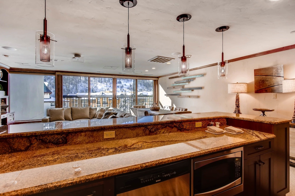 The Vail Spa Condominiums 31/76