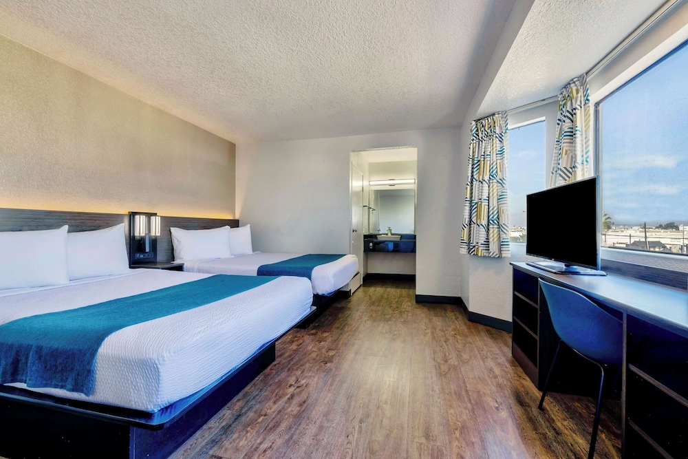 Motel6 Anaheim, CA - Fullerton East 26/59