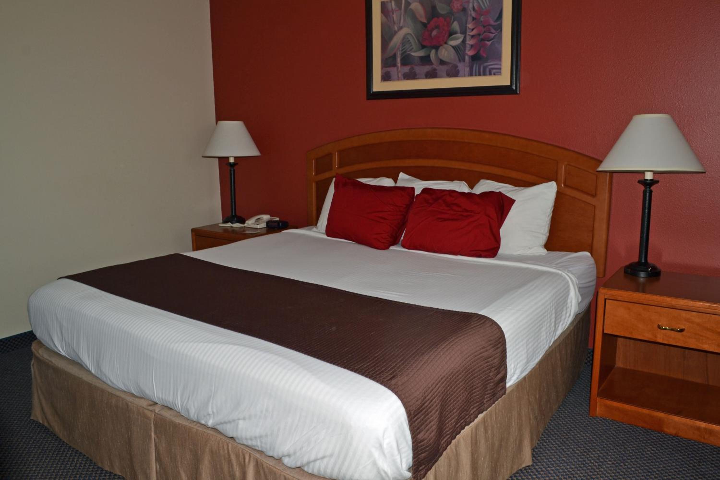 Paola Inn And Suites 30/47